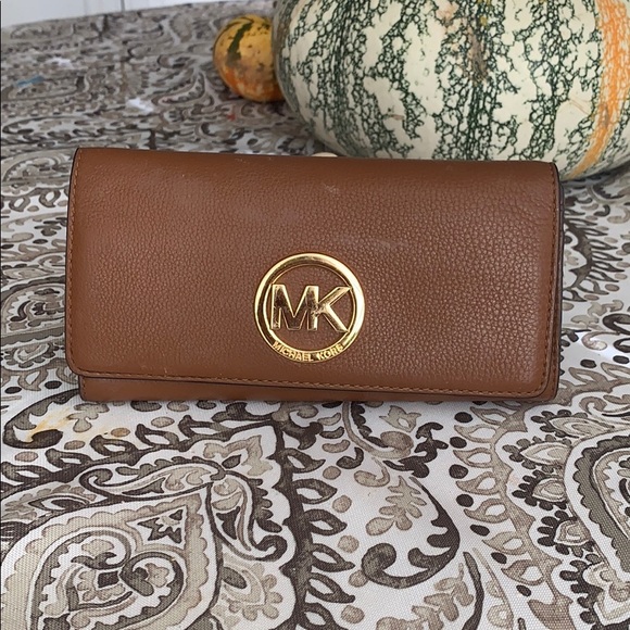 Authentic Michael Kors Fulton long leather wallet